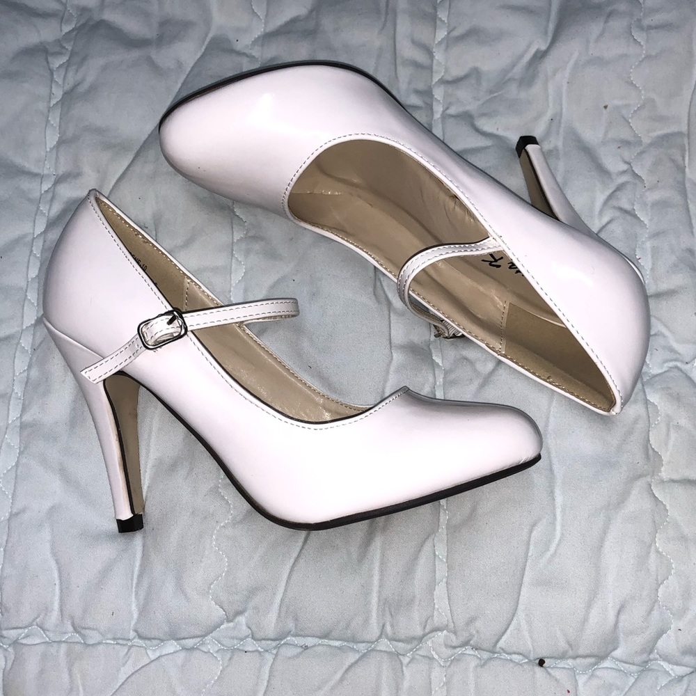 🆕✨ White Round Toe Pumps